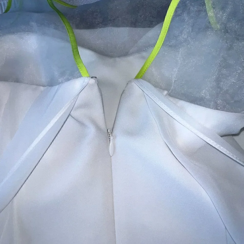 VINCE CAMUTO Sleeveless White Dress Extra Layer Chiffon Neckline Size 6